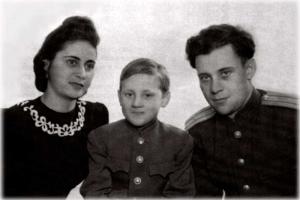 Vladimir Vysotsky - nationality, parents, place of birth?